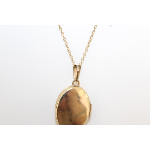 604 - Stamped 375 Gold Locket & Necklace
Missing Stone
Weight-3.34g
Length-18in
In A Box