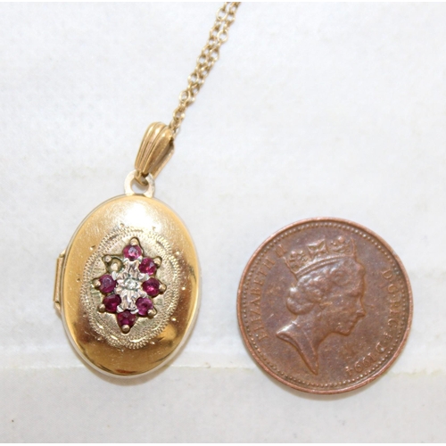 604 - Stamped 375 Gold Locket & Necklace
Missing Stone
Weight-3.34g
Length-18in
In A Box