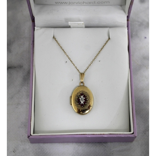 604 - Stamped 375 Gold Locket & Necklace
Missing Stone
Weight-3.34g
Length-18in
In A Box