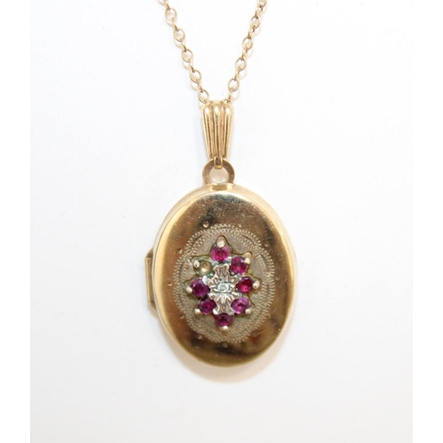 604 - Stamped 375 Gold Locket & Necklace
Missing Stone
Weight-3.34g
Length-18in
In A Box