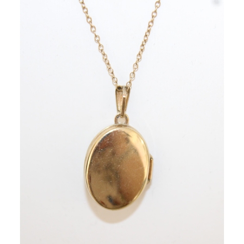 604 - Stamped 375 Gold Locket & Necklace
Missing Stone
Weight-3.34g
Length-18in
In A Box