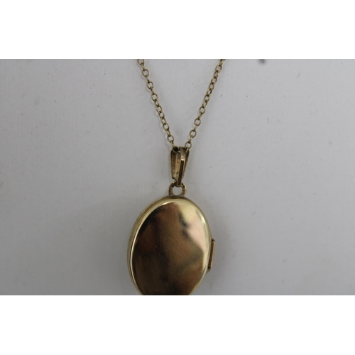 604 - Stamped 375 Gold Locket & Necklace
Missing Stone
Weight-3.34g
Length-18in
In A Box