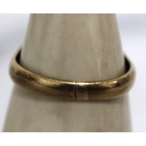 610 - Stamped 9 375 Gold Gents Ring Size-U (Split In Ring Shown In Pictures) Weight-5.96g In A Box