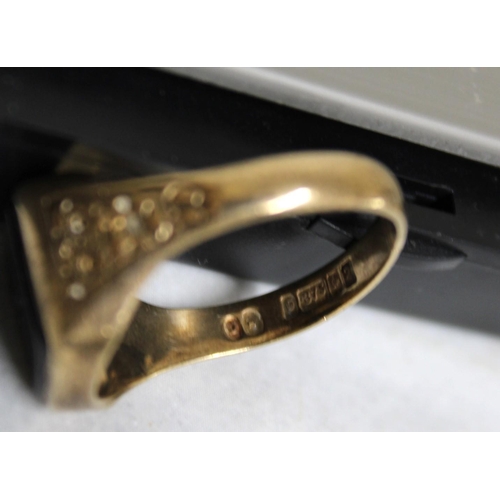 610 - Stamped 9 375 Gold Gents Ring Size-U (Split In Ring Shown In Pictures) Weight-5.96g In A Box