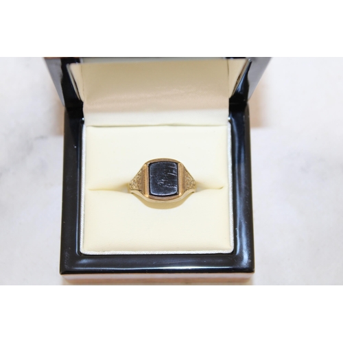 610 - Stamped 9 375 Gold Gents Ring Size-U (Split In Ring Shown In Pictures) Weight-5.96g In A Box