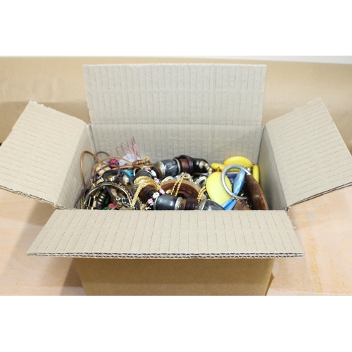 499 - Quantity Of Jewellery Items In Box
All Proceeds Go To Charity