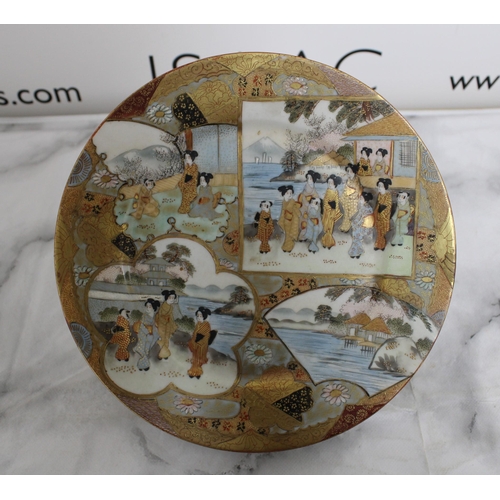 11 - Japanese Kutani Porcelain Pedestal Plate With Geisha Enamel Decoration
21.5 x 21.5 cm
Height-6cm
Col... 