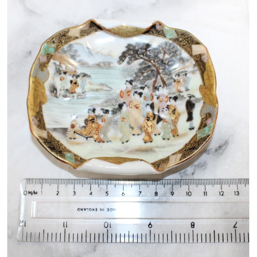 16 - Antique Japanese Kutani Ware Hand Painted Porcelain Rolled Edge Dish 11.5cm x 10cm