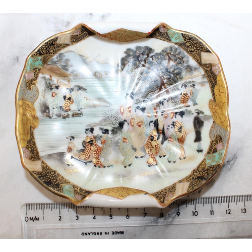 16 - Antique Japanese Kutani Ware Hand Painted Porcelain Rolled Edge Dish 11.5cm x 10cm