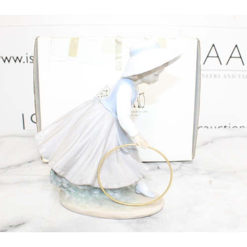 147 - Collectable Boxed Nao Figurine Hand Made In Spain By Lladro Height-19.5cm Collection Only