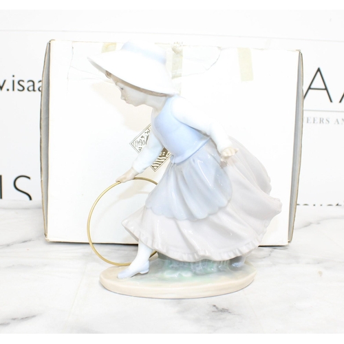 147 - Collectable Boxed Nao Figurine Hand Made In Spain By Lladro Height-19.5cm Collection Only