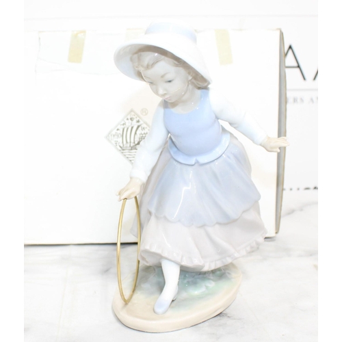 147 - Collectable Boxed Nao Figurine Hand Made In Spain By Lladro Height-19.5cm Collection Only