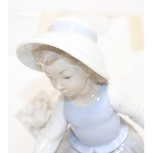 147 - Collectable Boxed Nao Figurine Hand Made In Spain By Lladro Height-19.5cm Collection Only