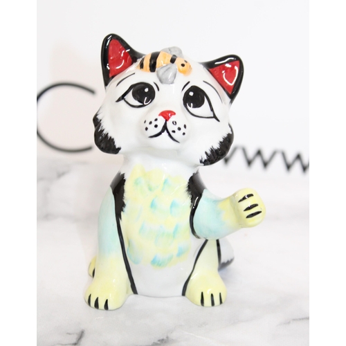 111 - Lorna Bailey Cats Busy Bee Height-11.5cm Collection Only