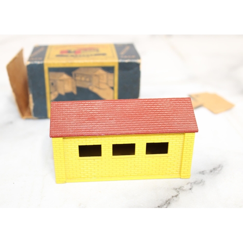 690 - Matchbox Metal Lock-Up Garage ( A3) in Box of Issue