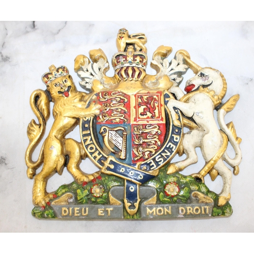 115 - Royal Coat of Arms Wall Plaque - Measures 20cm x 18cm