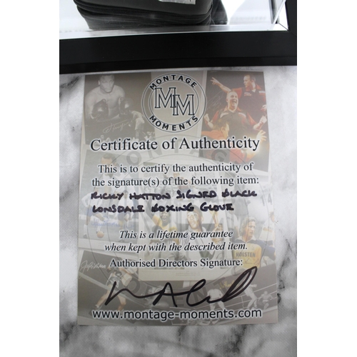 247 - Signed RICKY HATTON BLACK LONSDALE BOXING GLOVE Cased With Certificate Of Authenticity Montage Momen... 