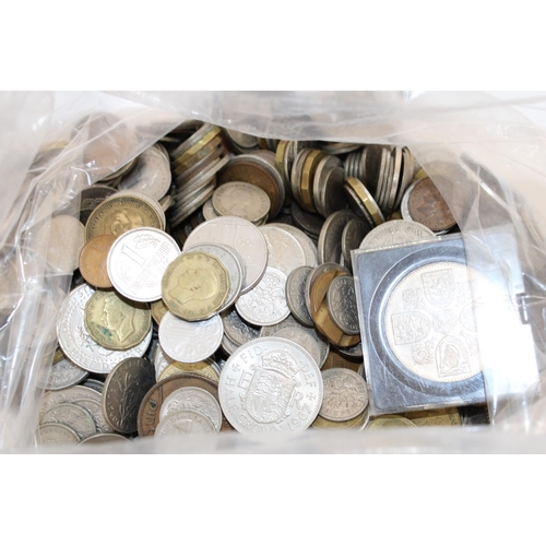 364 - Large Quantity Of Collectable Worldwide Coinage 2.6kg