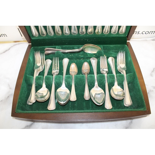 587 - Wooden Cased Cutlery Set