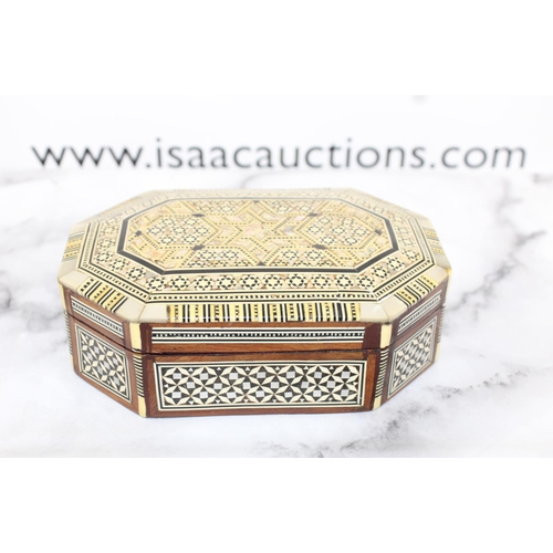 446 - Jewellery Box Containing Jewellery Items