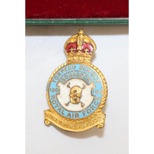 276 - Boxed Women's Voluntary Service Medal & Royal Air Force Badge