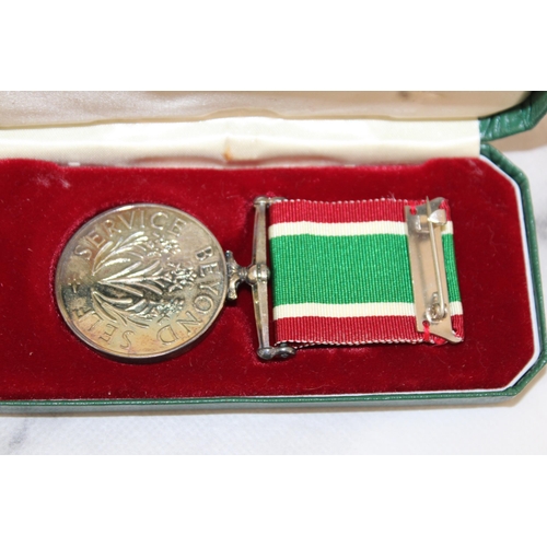 276 - Boxed Women's Voluntary Service Medal & Royal Air Force Badge