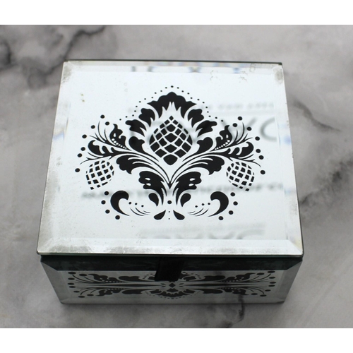 462 - Jewellery Box Containing Jewellery Items