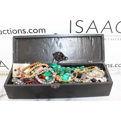 481 - Mixed Jewellery Items In Box
All Proceeds Go To Charity