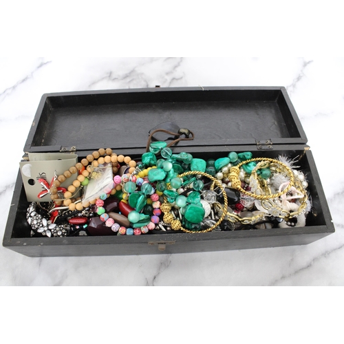 481 - Mixed Jewellery Items In Box
All Proceeds Go To Charity