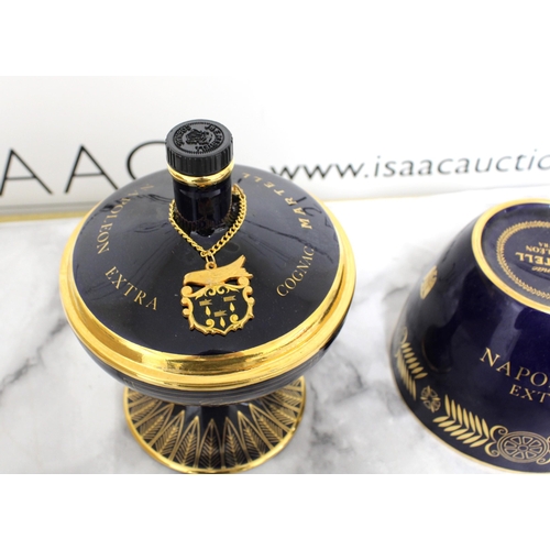 205 - NAPOLEON EXTRA Cognac Martell Decanter (Empty)
Serial Number L700
Collection Only
All Proceeds Go To... 