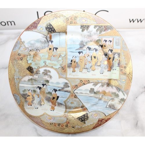 14 - Japanese Kutani Porcelain Pedestal Plate With Geisha Enamel Decoration
21.5 x 21.5 cm
Height-6cm
Col... 