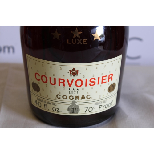 221 - Courvoisier 3 Gold Star Luxe Cognac - 1.137L

Collection Only