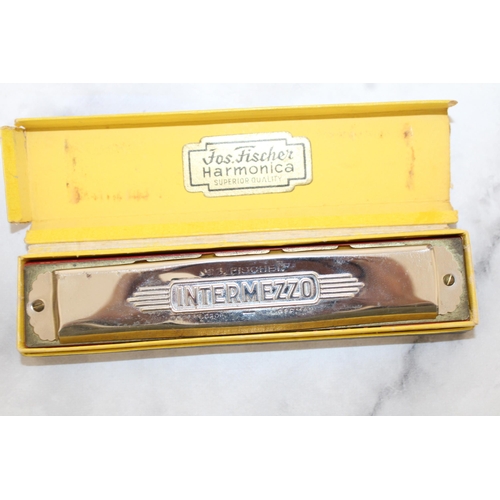 6 - Boxed Intermezzo Harmonica