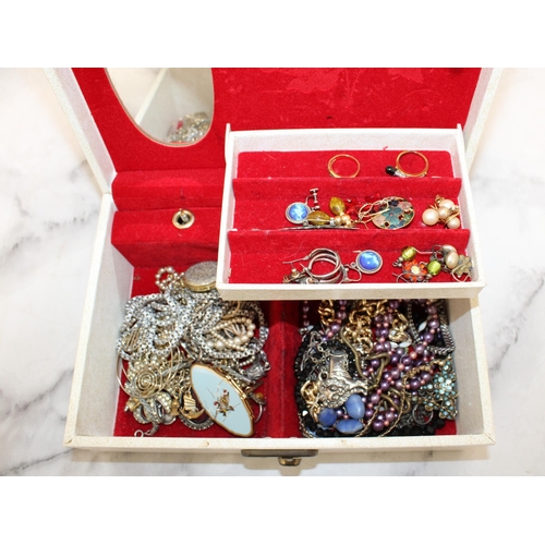 370 - Jewellery Box Containing Jewellery Items