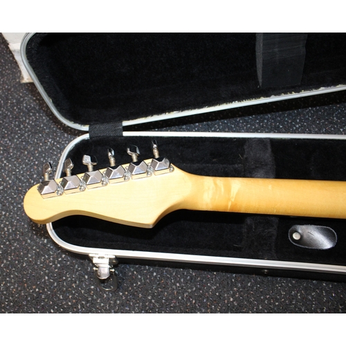 211 - ENCOR Electric Guitar in Hard Carry Case - Untested

Collection Only
All proceeds of this lot go to ... 