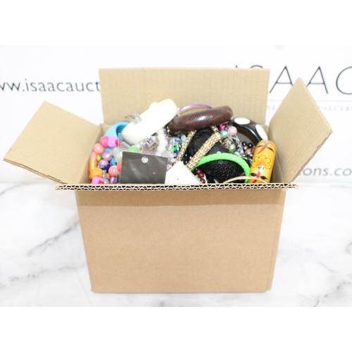 389 - Box Containing Mixed Jewellery Etc Items
All Proceeds Go To Charity