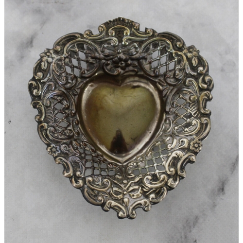 460 - Silver Hallmarked Edwardian Silver Heart Trinket Dish