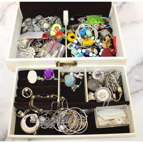 402 - Jewellery Box Containing Mixed Jewellery & Others