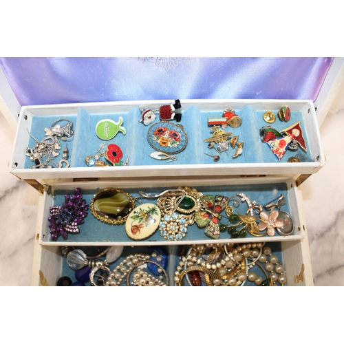 412 - Jewellery Items In Jewellery Box
All proceeds Go To Charity