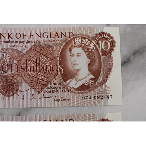 303 - Two Consecutive Ten Shilling Bank Notes Mint Cashier HOLLOM