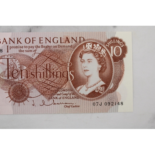 303 - Two Consecutive Ten Shilling Bank Notes Mint Cashier HOLLOM