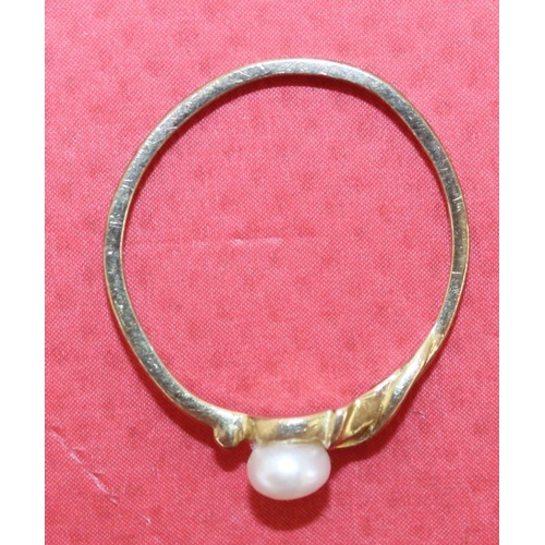 539 - Stamped 375 Gold Ring With Pearl
Total Weight 1.09g
SIZE N