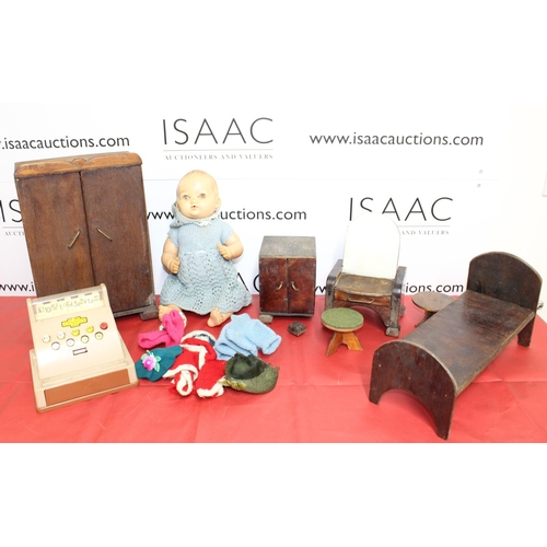 795 - Selection Of Vintage Toys/Furniture