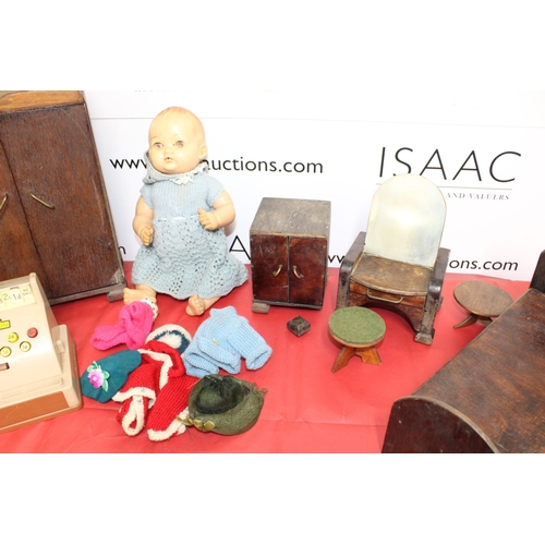 795 - Selection Of Vintage Toys/Furniture