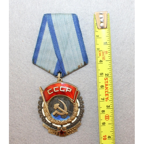 581 - Soviet Medal - Order Of The Red Banner Of Labor Number 156537