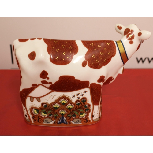 32 - Royal Crown Derby Porcelain Daisy Cow
Height 14cn
Length 21cm
COLLECTION ONLY