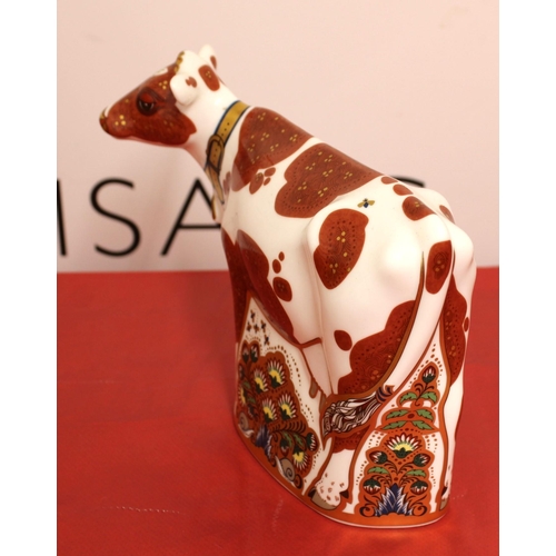 32 - Royal Crown Derby Porcelain Daisy Cow
Height 14cn
Length 21cm
COLLECTION ONLY