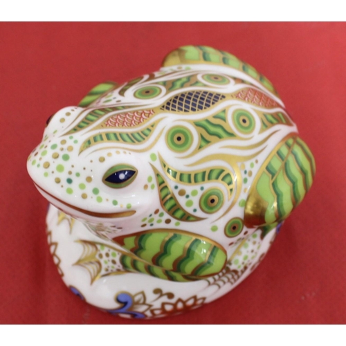 35 - Royal Crown Derby Porcelain Toad
With Certificate
Height 7.5cm
COLLECTION ONLY