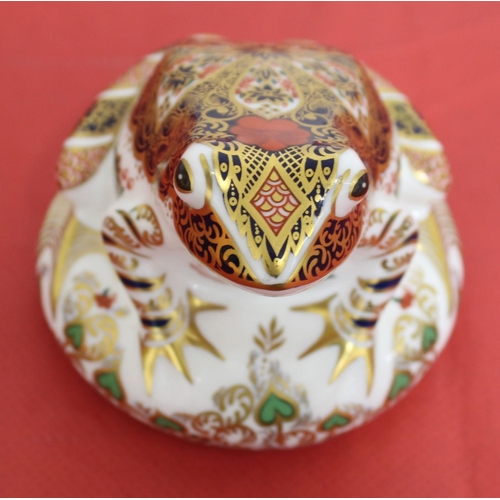 39 - Royal Crown Derby Porcelain Old Imari Frog
With Certificate
Height 8cm
COLLECTION ONLY