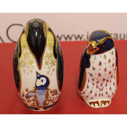 52 - Two Royal Crown Derby Porcelain Penguin And Chick/ Rock Hopper Penguin
Tallest 13cm
COLLECTION ONLY